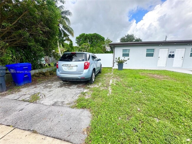 property at 614 N 56th Ave