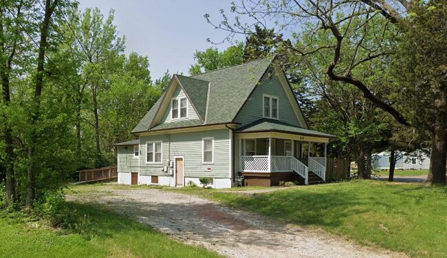 property at 608 W Sexton Rd