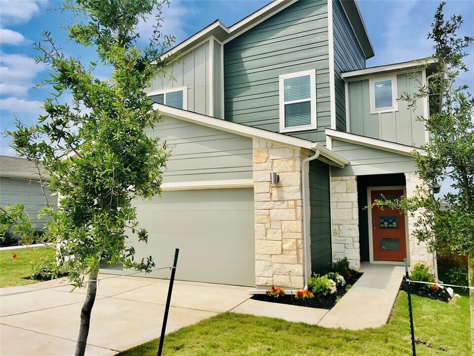 8108 Linnie Ln in Austin, TX - Building Photo