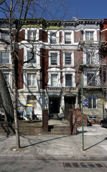 717 Eastern Pky in Brooklyn, NY - Foto de edificio