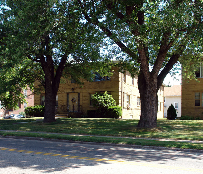 1630 Fulton Dr NW in Canton, OH - Foto de edificio - Building Photo