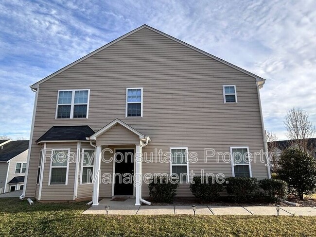 482 Sandybrooke Dr in High Point, NC - Building Photo - Building Photo