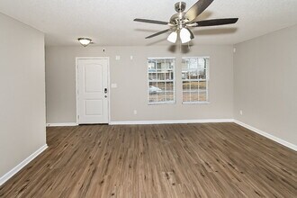 4422 Oakden Ln. in Memphis, TN - Foto de edificio - Building Photo