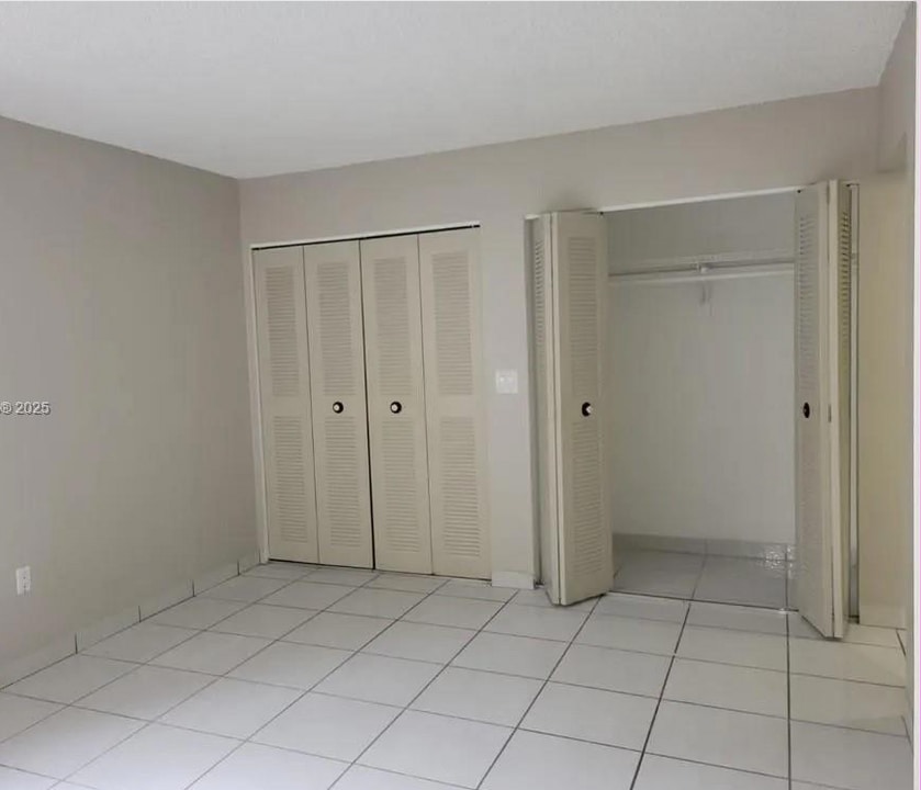 7546 W 20th Ave, Unit 105 in Hialeah, FL - Foto de edificio