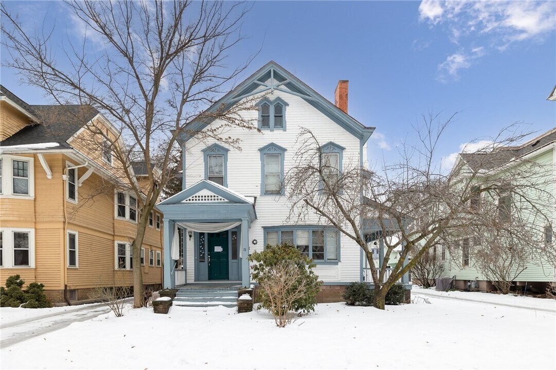 18 Vick Park B in Rochester, NY - Building Photo