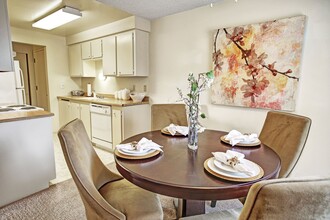 Lakeside Apartments in Mountlake Terrace, WA - Foto de edificio - Building Photo