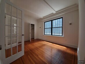 140 W 55th St in New York, NY - Building Photo - Building Photo