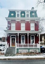 19 S Bridge St, Unit 2 in Poughkeepsie, NY - Building Photo