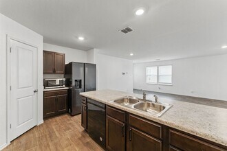 5715 Soothing Water in San Antonio, TX - Building Photo - Building Photo