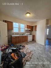 120 Oliver Ave-Unit -1 in Yonkers, NY - Building Photo - Building Photo