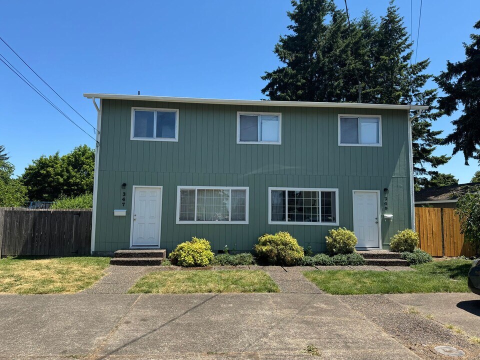 349 SE Chicago St in Albany, OR - Foto de edificio