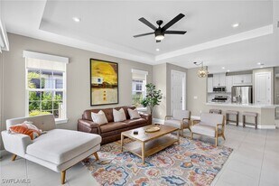 15215 Tolmino St in Naples, FL - Building Photo