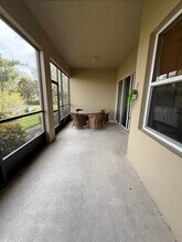 18921 Bay Woods Lake Dr, Unit 102 in Ft. Myers, FL - Foto de edificio - Building Photo