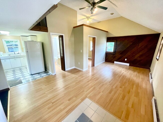 100 Holabird Ave in Winchester, CT - Building Photo - Building Photo
