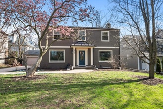 312 W Hickory St in Hinsdale, IL - Building Photo - Building Photo
