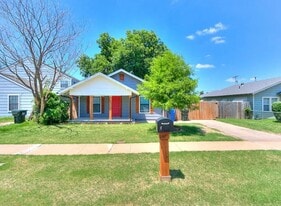 227 W Hayes St in Norman, OK - Building Photo