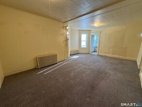 1720 E Main St in Waterbury, CT - Building Photo - Building Photo