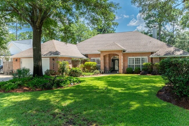 property at 1626 Oakmont Cir