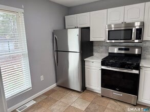 9 Watch Hill Cir in Cromwell, CT - Building Photo - Building Photo