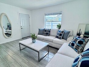 1814 E Emma St in Tampa, FL - Foto de edificio - Building Photo