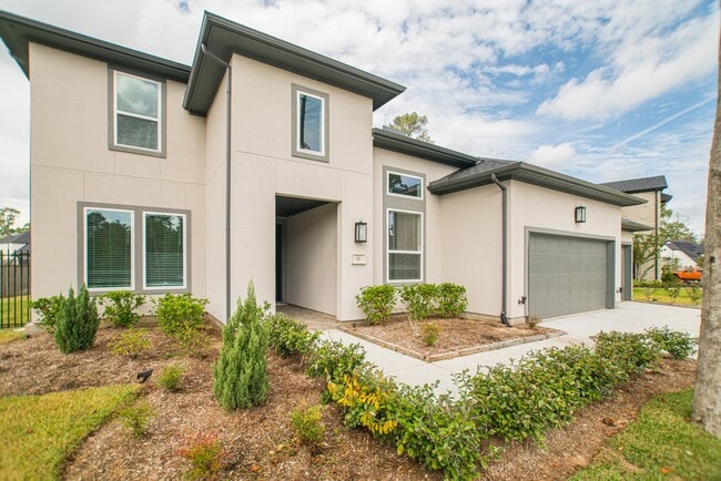 property at 11 Mariposa Wds Dr