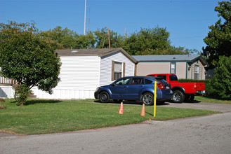 Lake Forest Mobile Home Park in Irving, TX - Building Photo - Building Photo