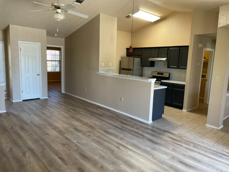 204 Prairie Springs Loop in Georgetown, TX - Building Photo