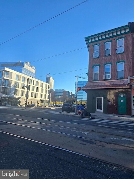 3800 Lancaster Ave in Philadelphia, PA - Building Photo