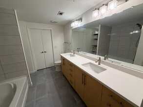 54 Rainey St, Unit 312 in Austin, TX - Building Photo - Building Photo