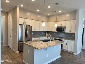 250 W Queen Creek Rd in Chandler, AZ - Building Photo - Building Photo