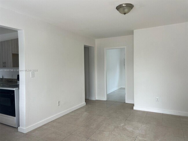 4245 NW 24th Ave in Miami, FL - Building Photo - Building Photo