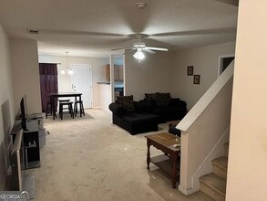 1267 Brookstone Rd in Atlanta, GA - Foto de edificio - Building Photo