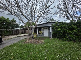 5911 N Farragut Dr in Hollywood, FL - Building Photo