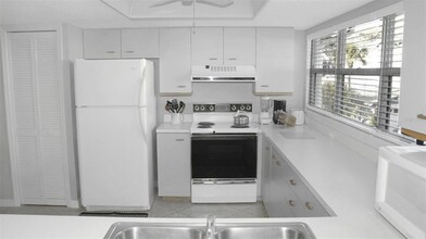 1200 Siesta Bayside Dr in Sarasota, FL - Building Photo - Building Photo