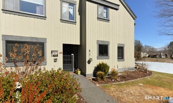 44 Heritage Vlg in Southbury, CT - Building Photo