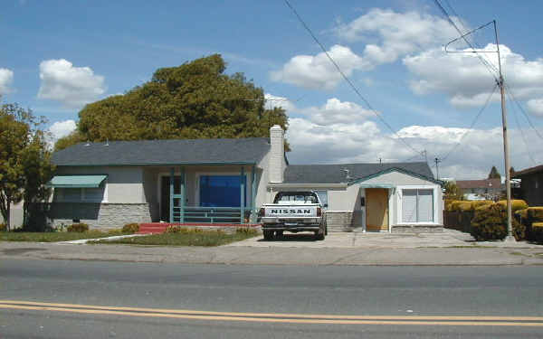 20456 Meekland Ave in Hayward, CA - Foto de edificio - Building Photo