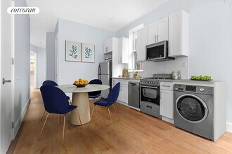 65 Bainbridge St. in Brooklyn, NY - Foto de edificio - Building Photo