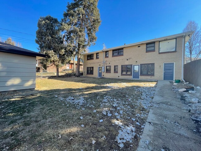 2875 S Sherman St in Englewood, CO - Building Photo - Building Photo