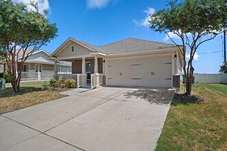 18321 Bandelier Dr in Pflugerville, TX - Building Photo - Building Photo