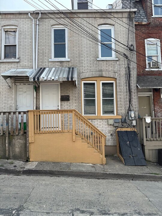 326 N Law St in Allentown, PA - Building Photo