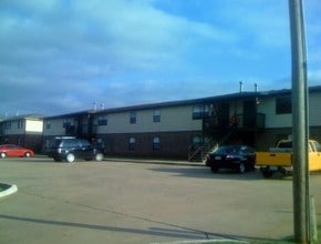 Westchester Way Apartments in Mustang, OK - Building Photo - Building Photo