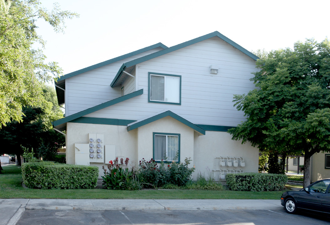 Sequoia View Apartments in Orosi, CA - Building Photo