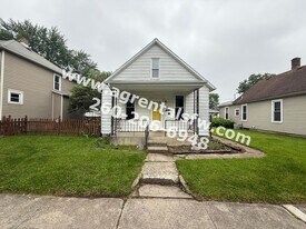 1724 Hillside Ave in Fort Wayne, IN - Building Photo
