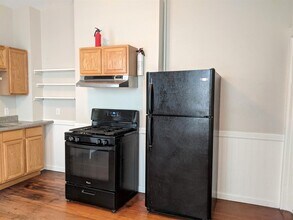 18 Park Ave, Unit 1 in Somerville, MA - Foto de edificio - Building Photo