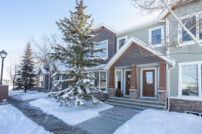 77 Aspen Hills Dr SW in Calgary, AB - Building Photo - Building Photo