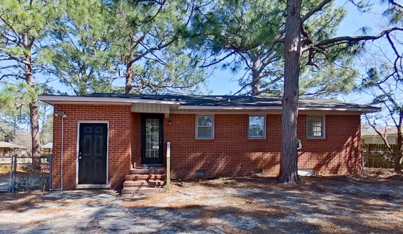 1930 Wayne Ln in Fayetteville, NC - Foto de edificio