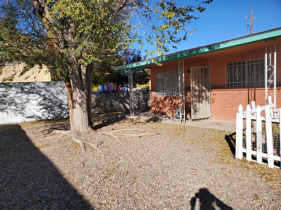 143 General Arnold St NE in Albuquerque, NM - Building Photo