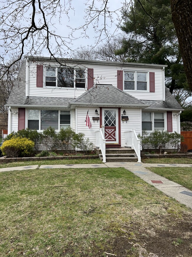 34 Colfax Ave, Unit 2nd flr
