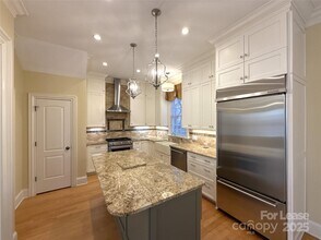 1109 S Kings Dr in Charlotte, NC - Building Photo - Building Photo