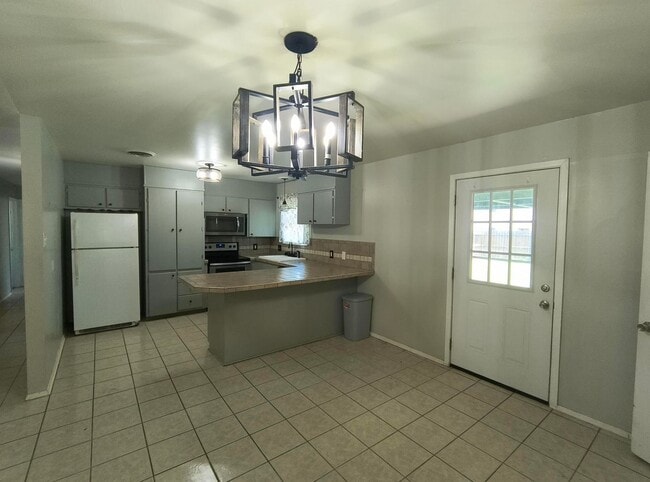 property at 3301 S Oxford Dr